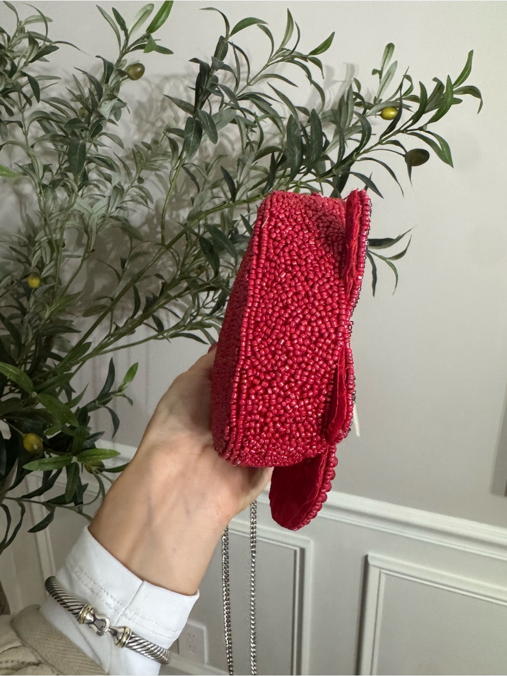 Made in India Red beaded Santa purse with silver chain strap - Picture 5 of 6